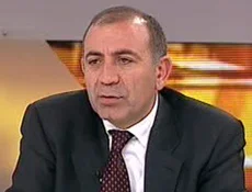 Gürsel Tekin de o helikoptere binmiş