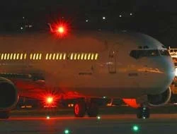 Uçağın tuvaletinde bomba ihbarı