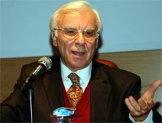 Sami Selçuk'tan bağımsızlık vurgusu