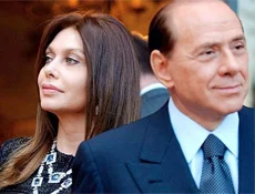 Berlusconi maskesiyle soygun