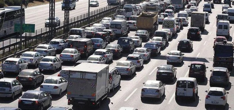 Trafik sigortası priminde resmi indirimler başladı .
