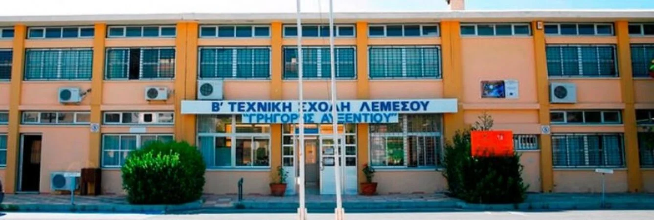 Rum okulunda görülmemiş düşmanlık! "Türk" diye söktüler