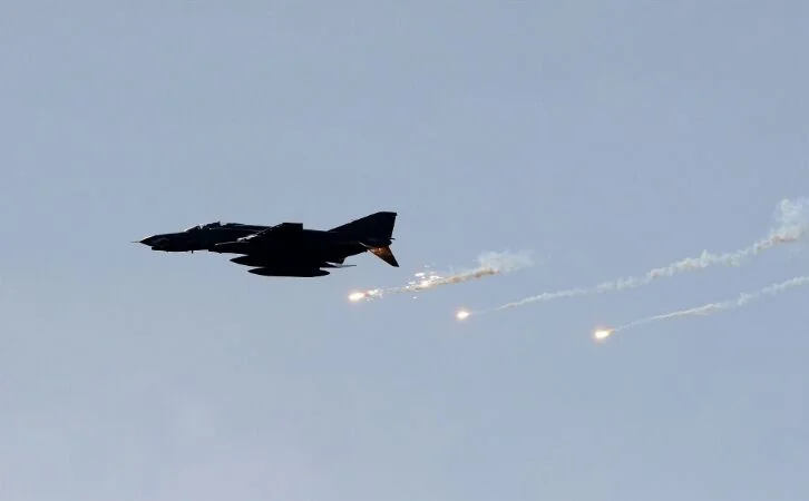 Rus uçakları İdlibi vurdu: 50 ölü