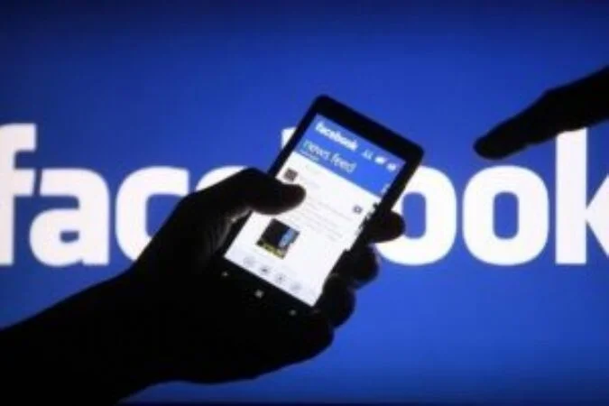 Facebookta yeni dönem! 18 yaş altında olanlar...