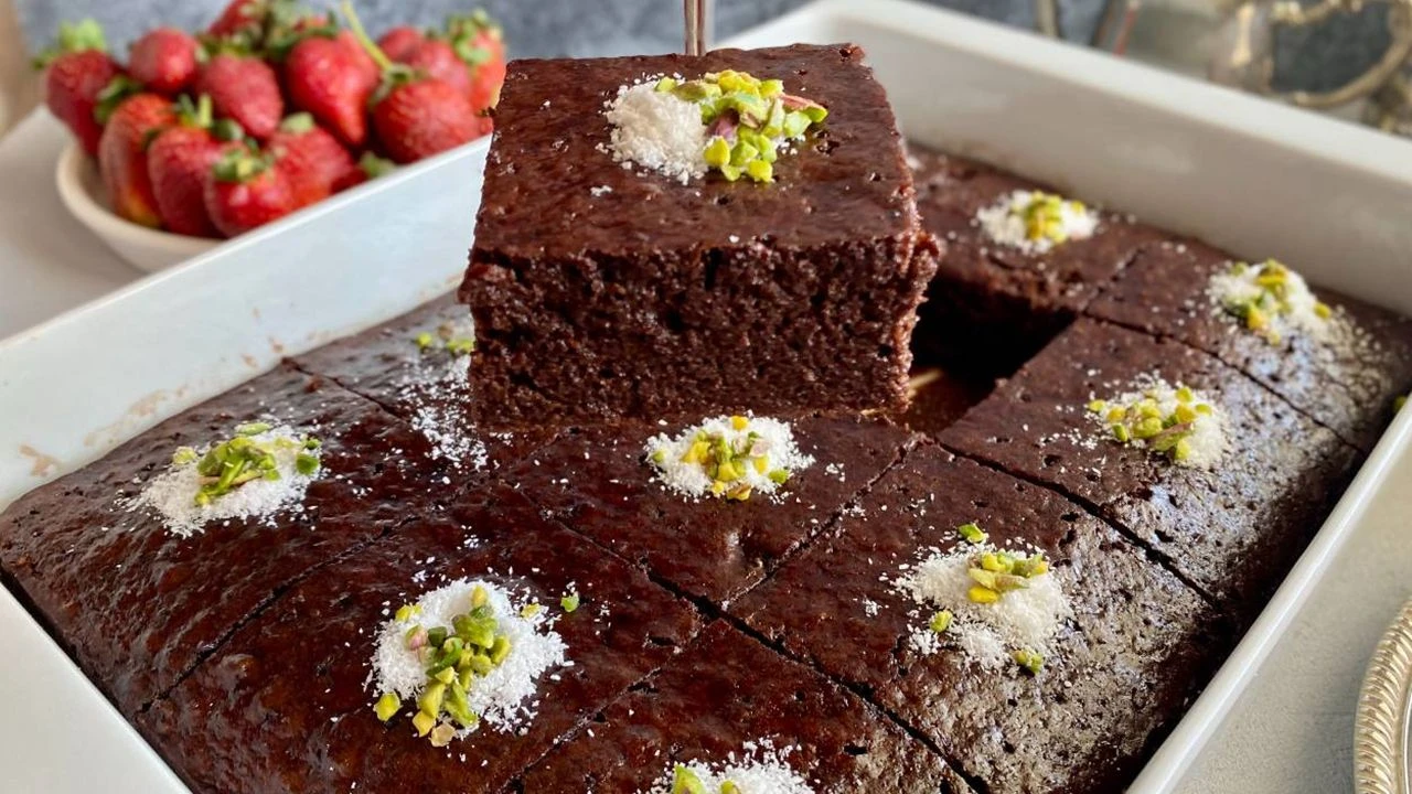 Aniden Gelen Misafirlere Hızlı Çözüm: Lezzet Garantili Islak Kek Tarifi