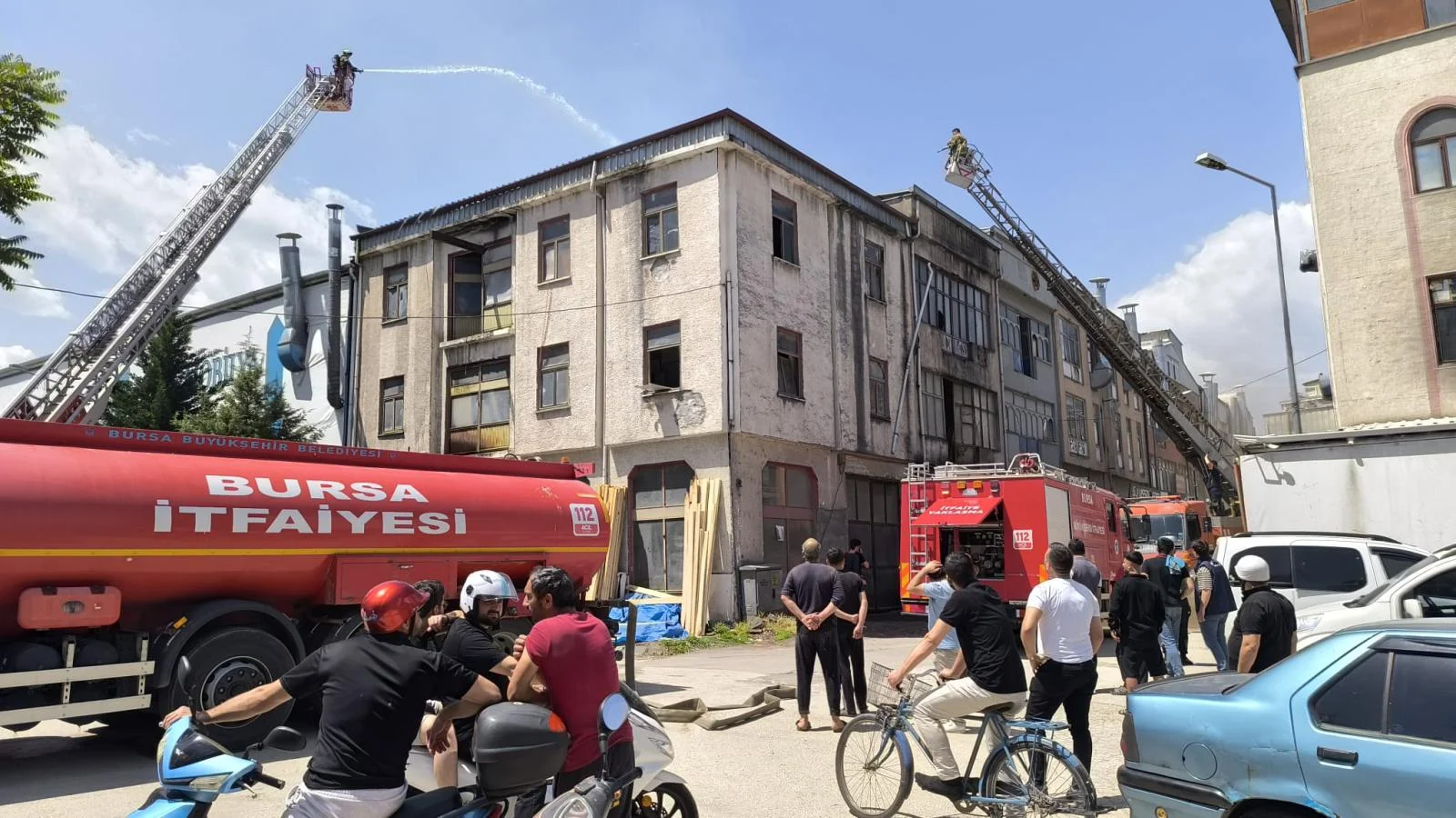 Sanayide büyük yangın! Korkuyla izlediler