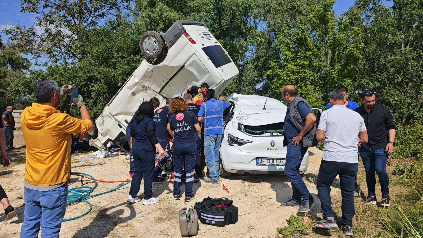 İnegöl 1. OSB’de Trafik Kazası: 4 Kişi Yaralandı