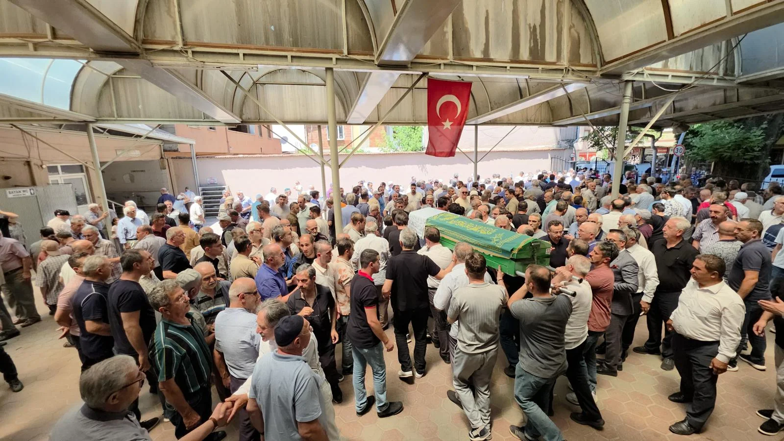 İnegöl’ün Hayırsever İş İnsanı Muzaffer Samda Hayatını Kaybetti