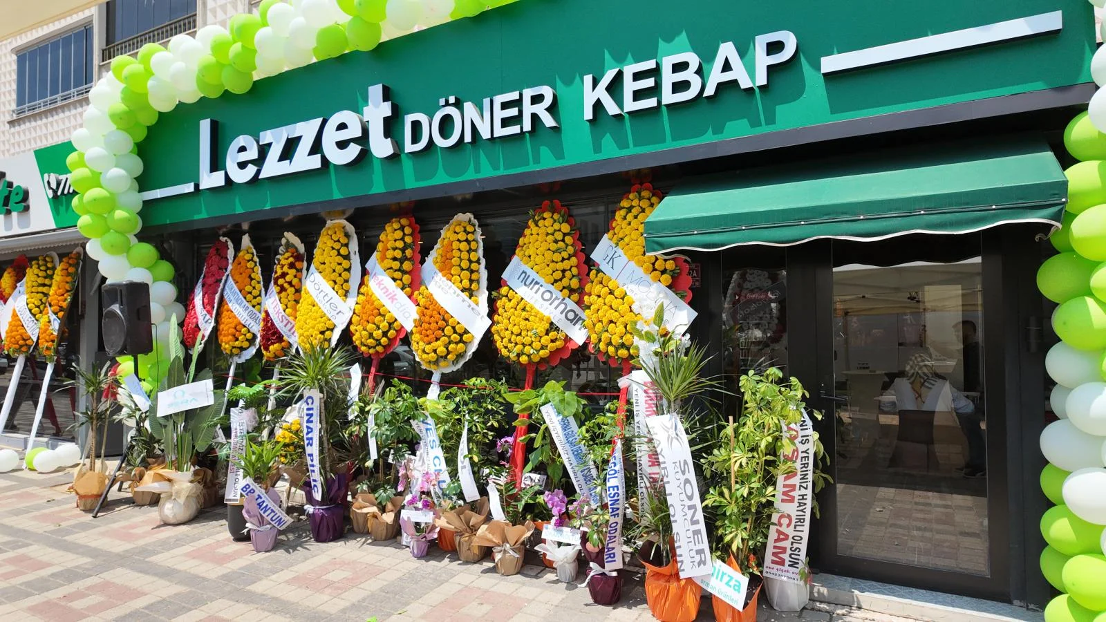 Lezzet Döner 2. şubesini Adliye karşısında açtı