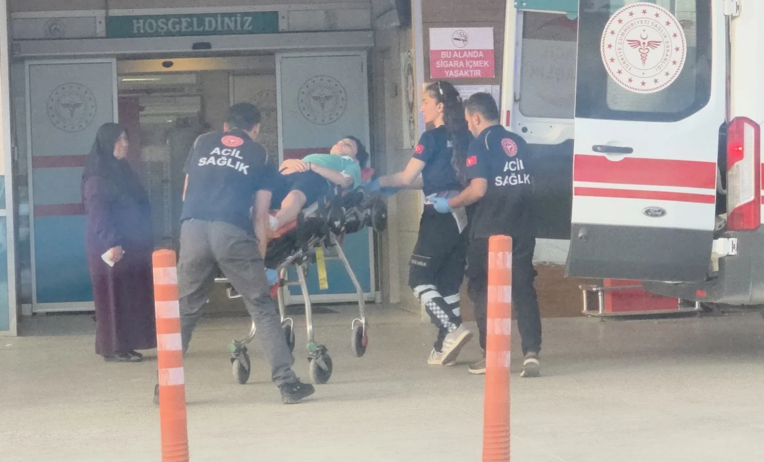 Otomobil Bisikletliye Çarptı: 14 Yaşındaki Çocuk Yaralandı