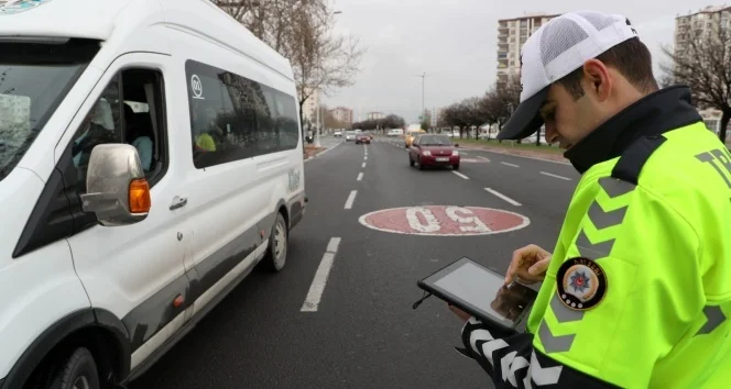 Trafik Hız Levhaları Yeniden Düzenleniyor