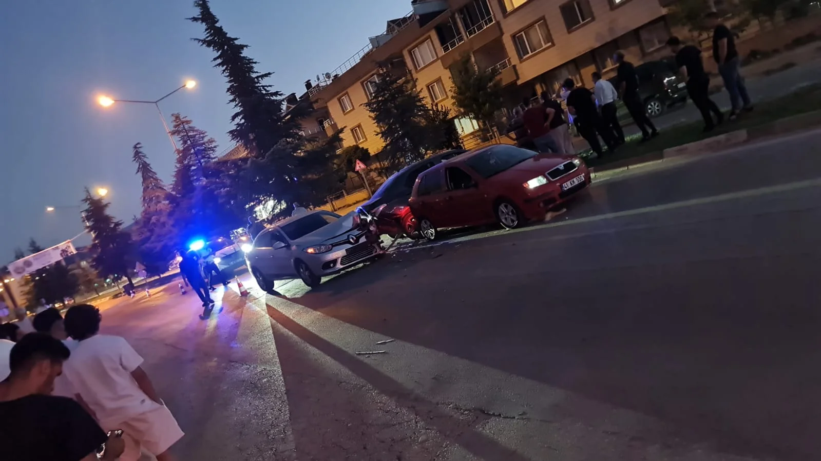 Kediyi Kurtarmaya Çalıştı, 3 Araç Kazaya Karıştı