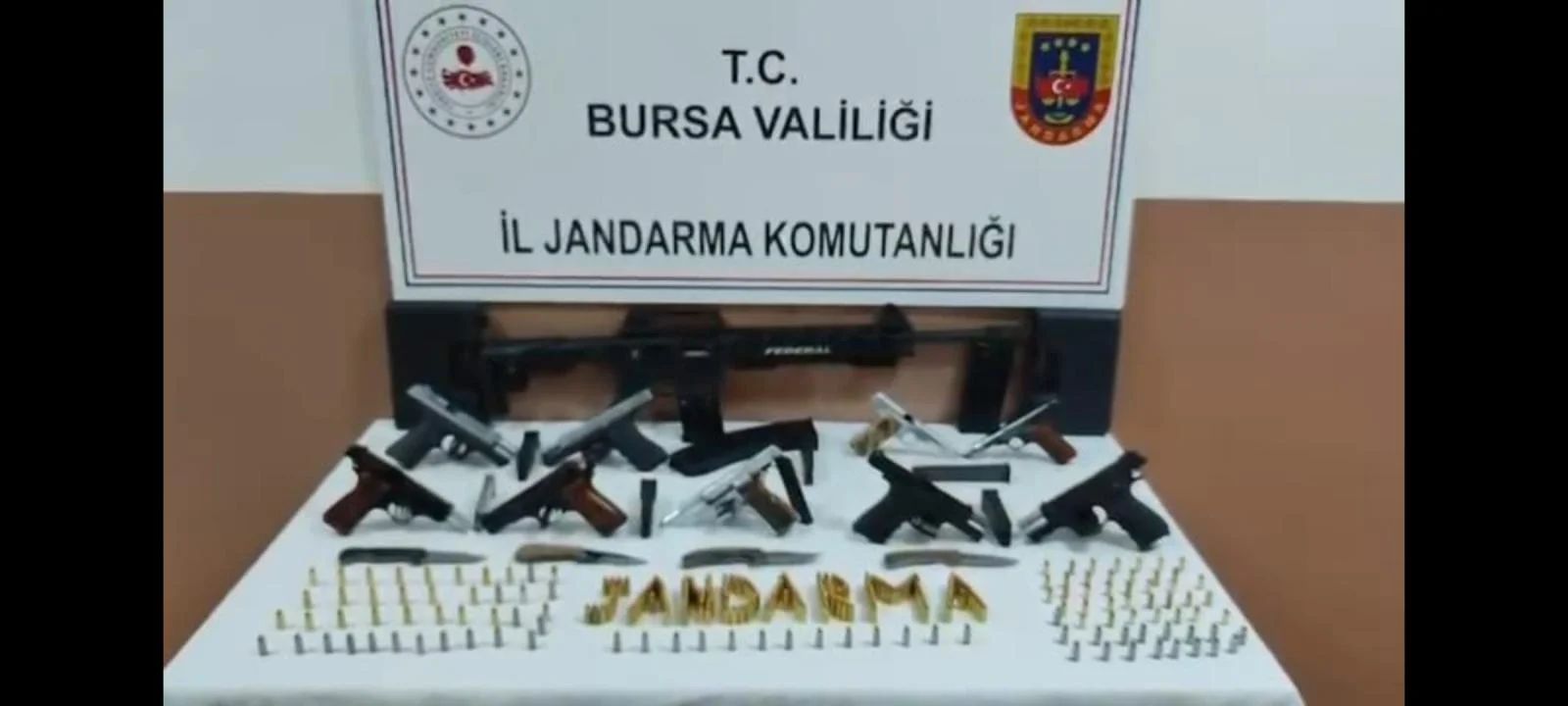 Durdurulan araçtan cephanelik çıktı