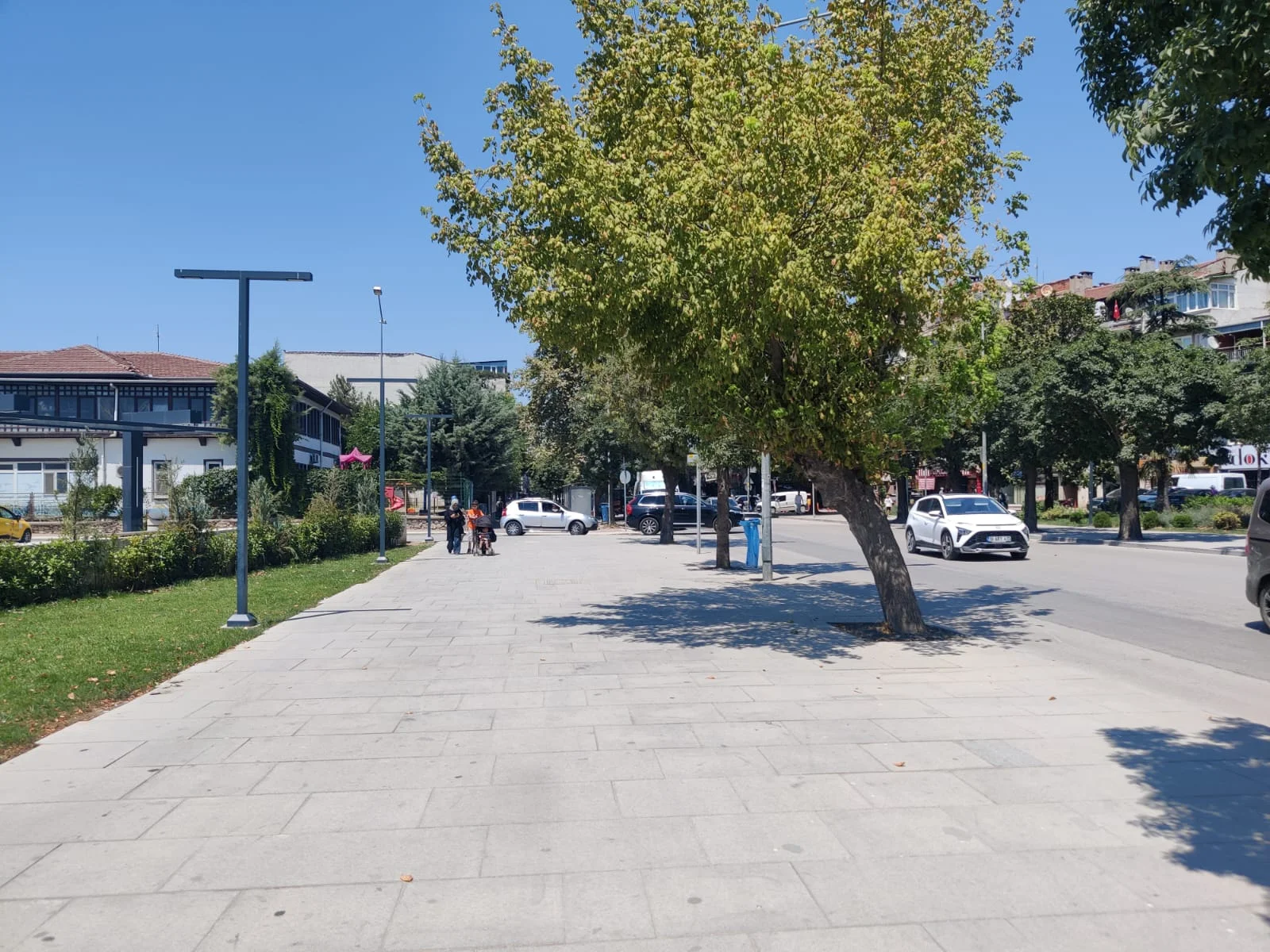 İnegöl'de rekor kırıldı, caddeler boş kaldı