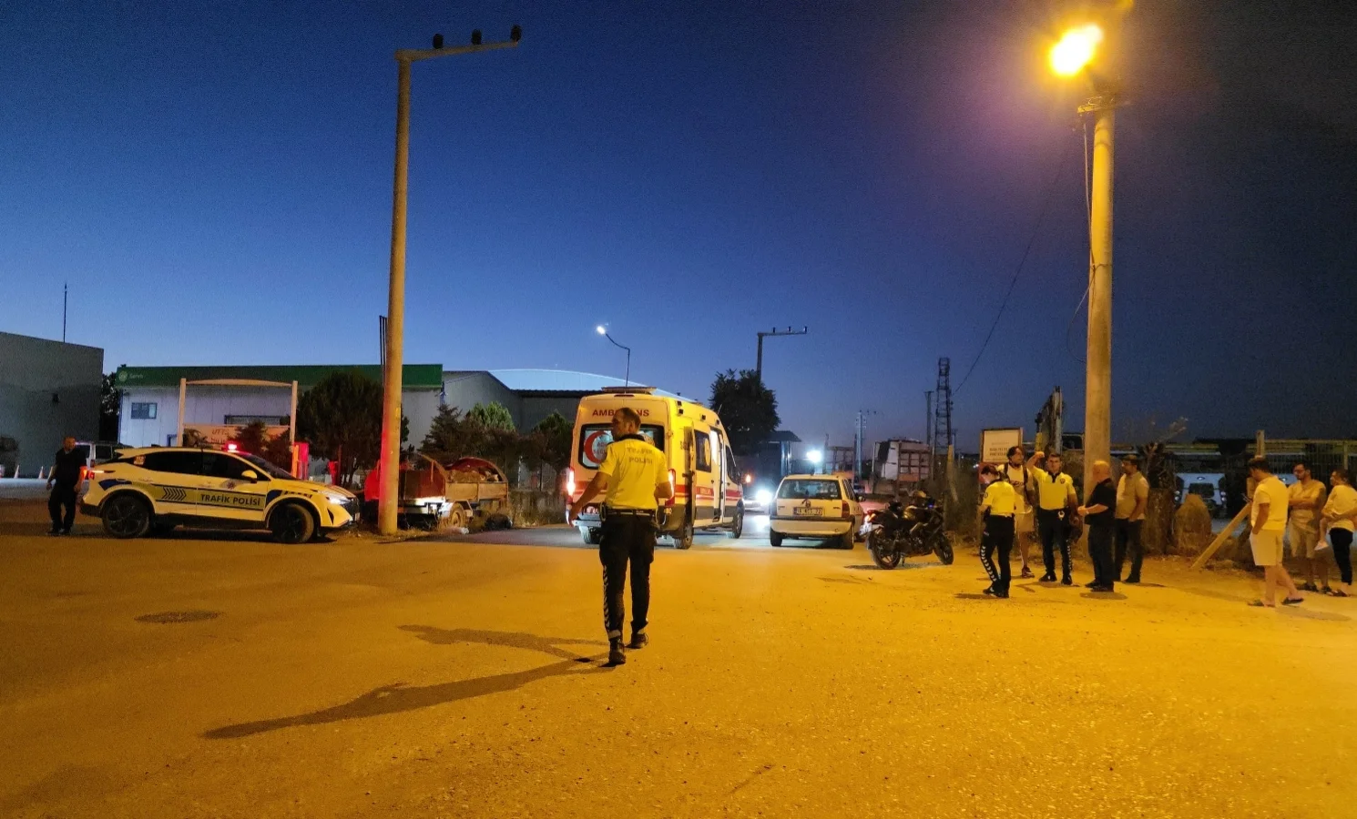 Divan Sokak’ta Kaza: Motosiklet ile Otomobil Çarpıştı