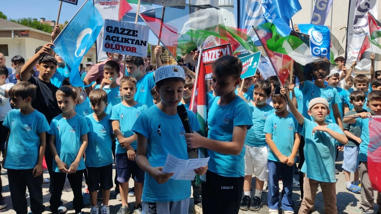 Filistin İçin İnegöl’de Çocuklardan Vicdan Çağrısı