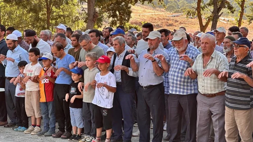 Aşırı sıcak ve yangınlar sonrası yağmur duasına çıktılar