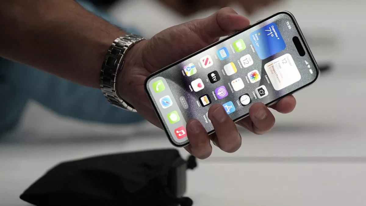 Tarih belli oldu! Katlanabilir iphone geliyor