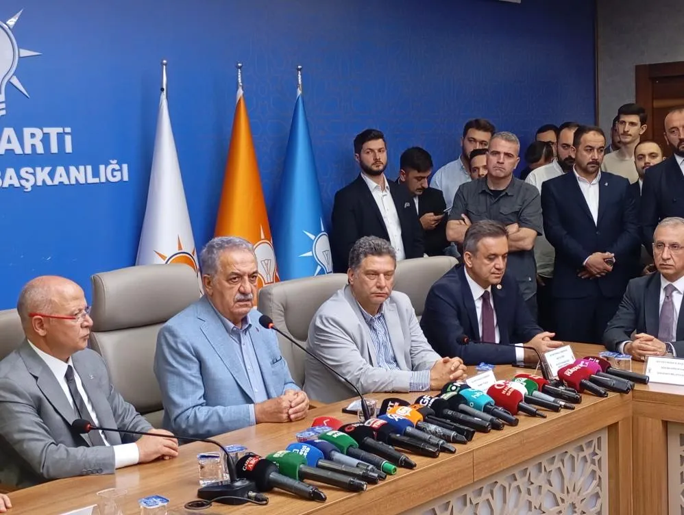 Bursa’da AK Parti buluşması: Hayati Yazıcı’dan önemli açıklamalar