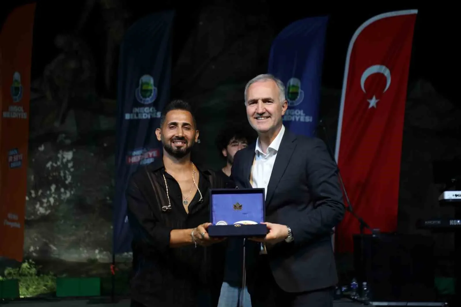 İnegöl yaz etkinlikleri Aydın Şahin konseriyle renklendi