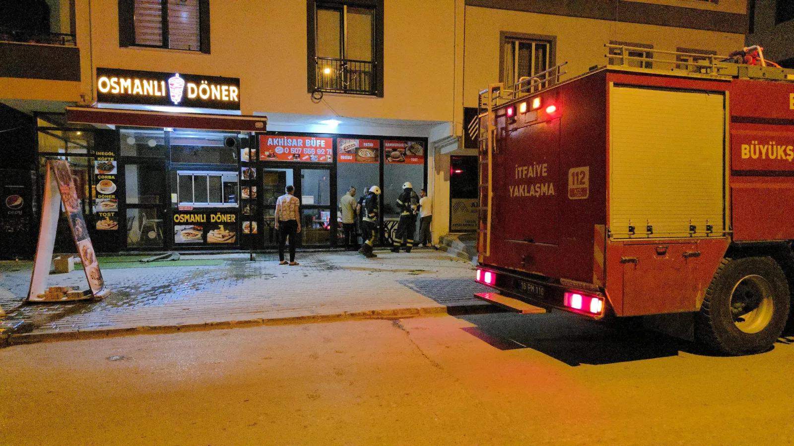 İnegöl'de Su Borusu Patladı: Kıvılcım Paniğe Neden Oldu