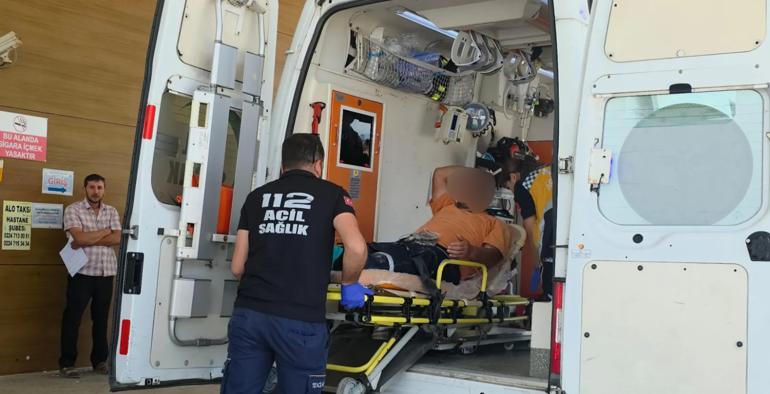 İnegöl'de üzerine taş düşen işçi ağır yaralandı