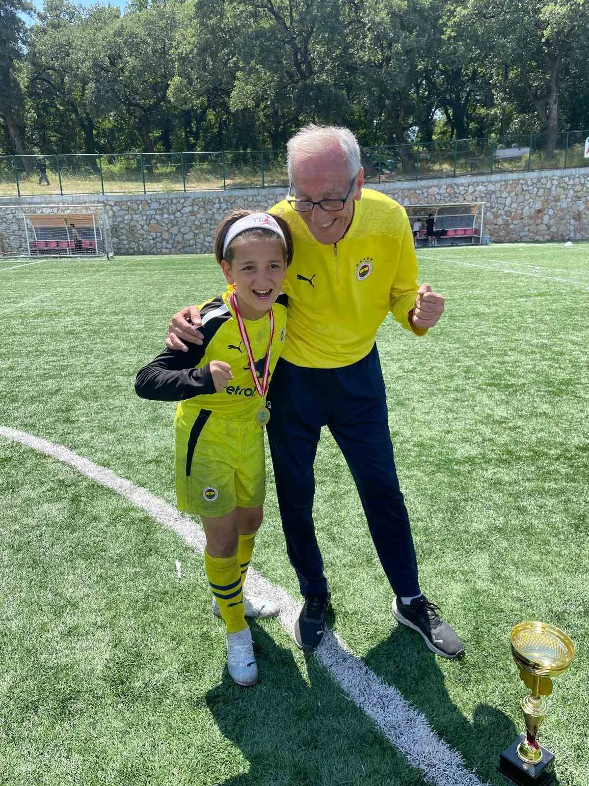 İnegölspor’un 10 yaşındaki kalecisi Fenerbahçe’ye imza attı