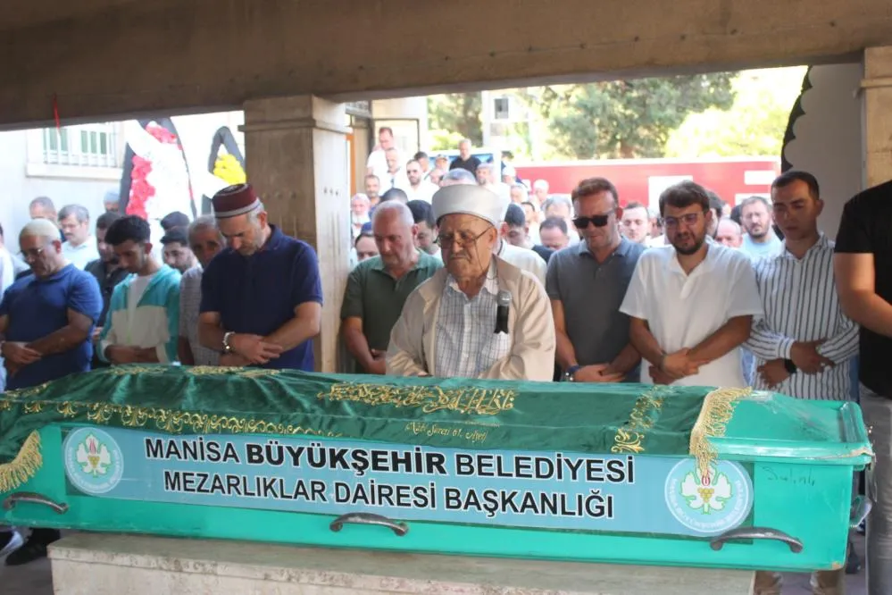 Bir babanın en acı günü: Oğlunun cenaze namazını kıldırdı