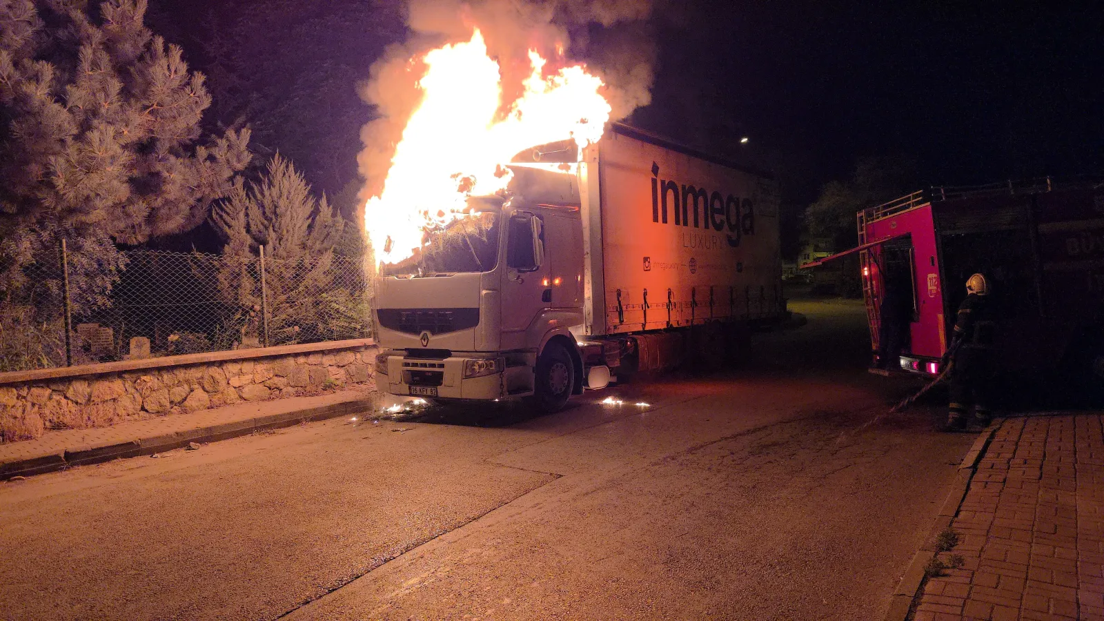 Ekmek teknesi gözlerinin önünde yandı