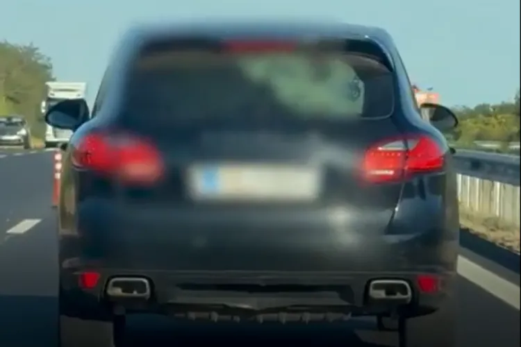 Yabancı plakalı araç çöp atarak ilerledi!