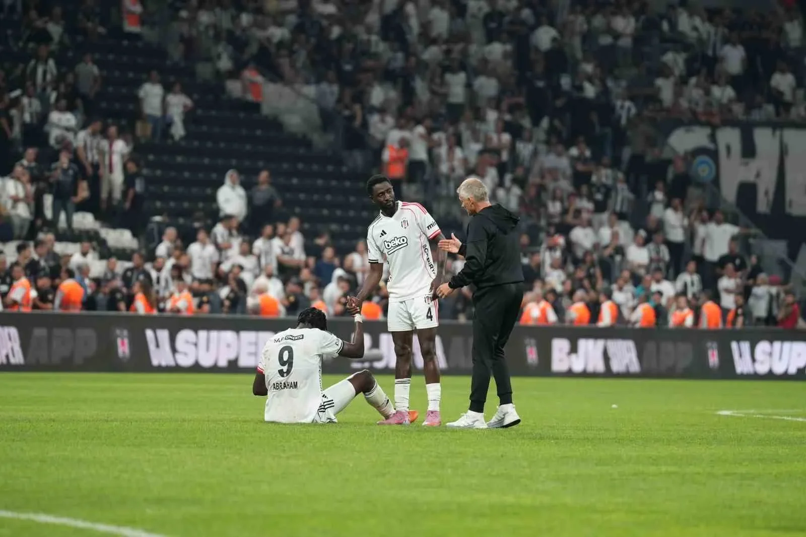 Beşiktaş UEFA Konferans Ligi'ne Veda Etti