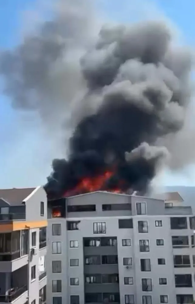 Korkutan yangında 6 katlı bina kullanılamaz hale geldi!