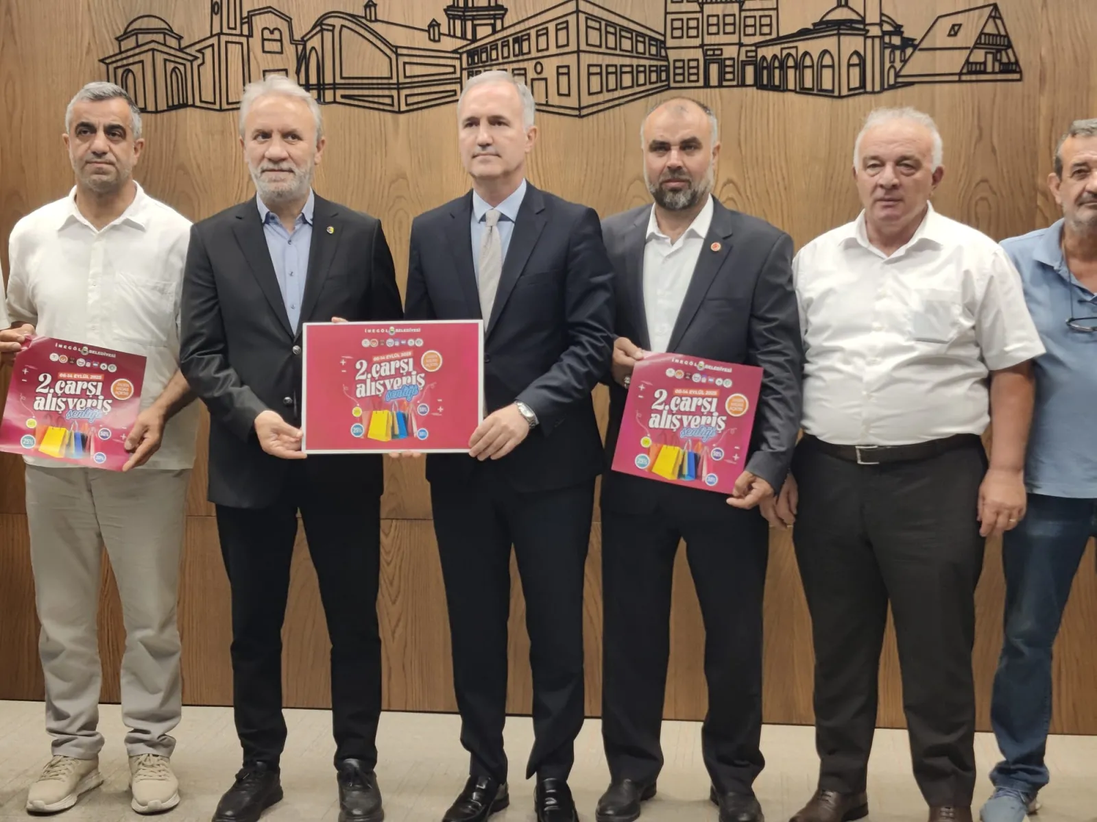İnegöl’de Çarşı Alışveriş Şenliği Başlıyor: %50’ye Varan İndirimler