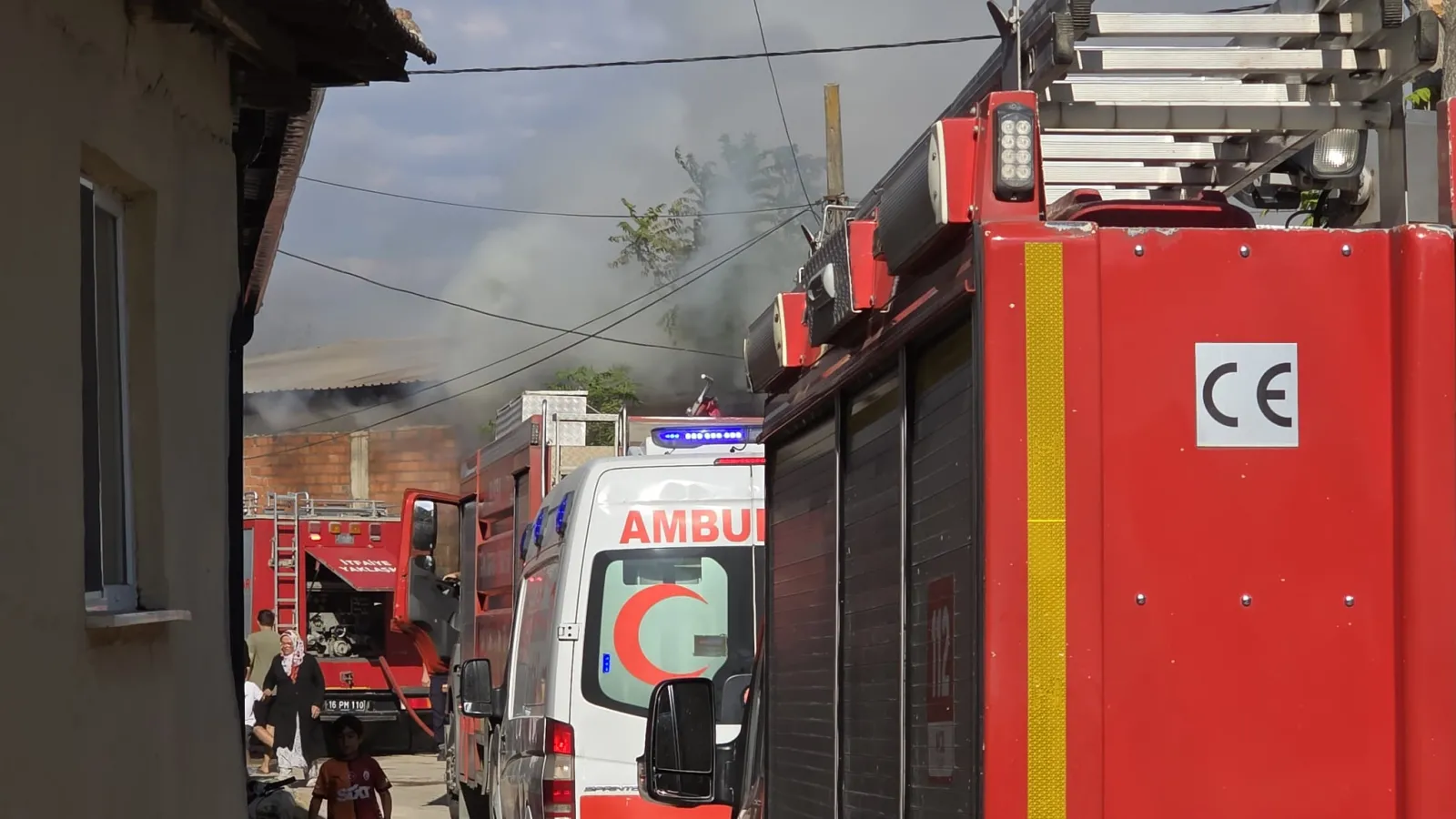 İnegöl'de samanlık yangını: Bir kişi hastaneye kaldırıldı
