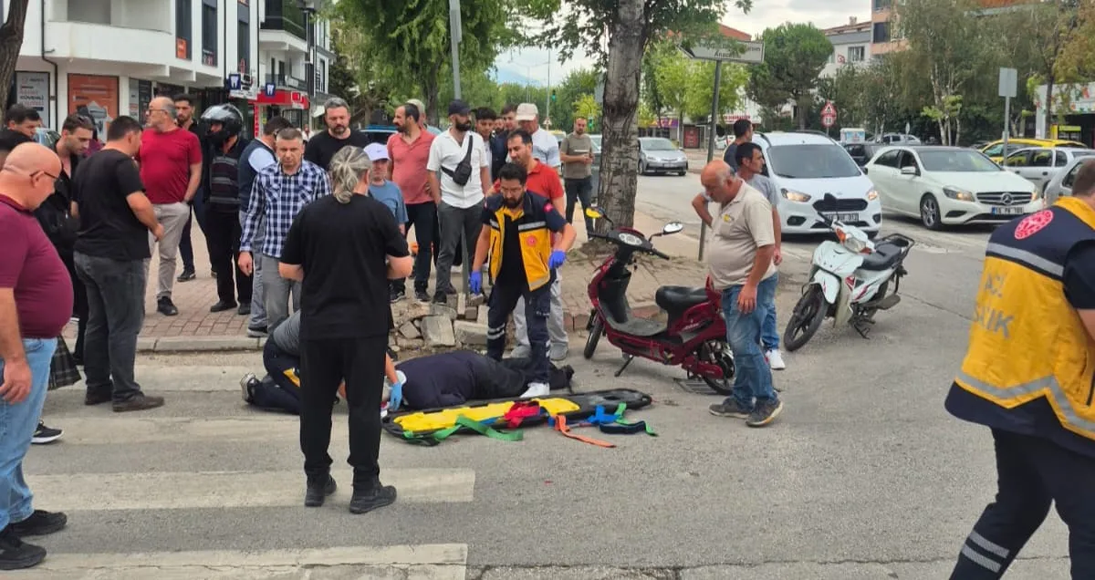 İnegöl'de Otomobil ile Motosiklet Kaza Yaptı: Bir Kişi Yaralandı