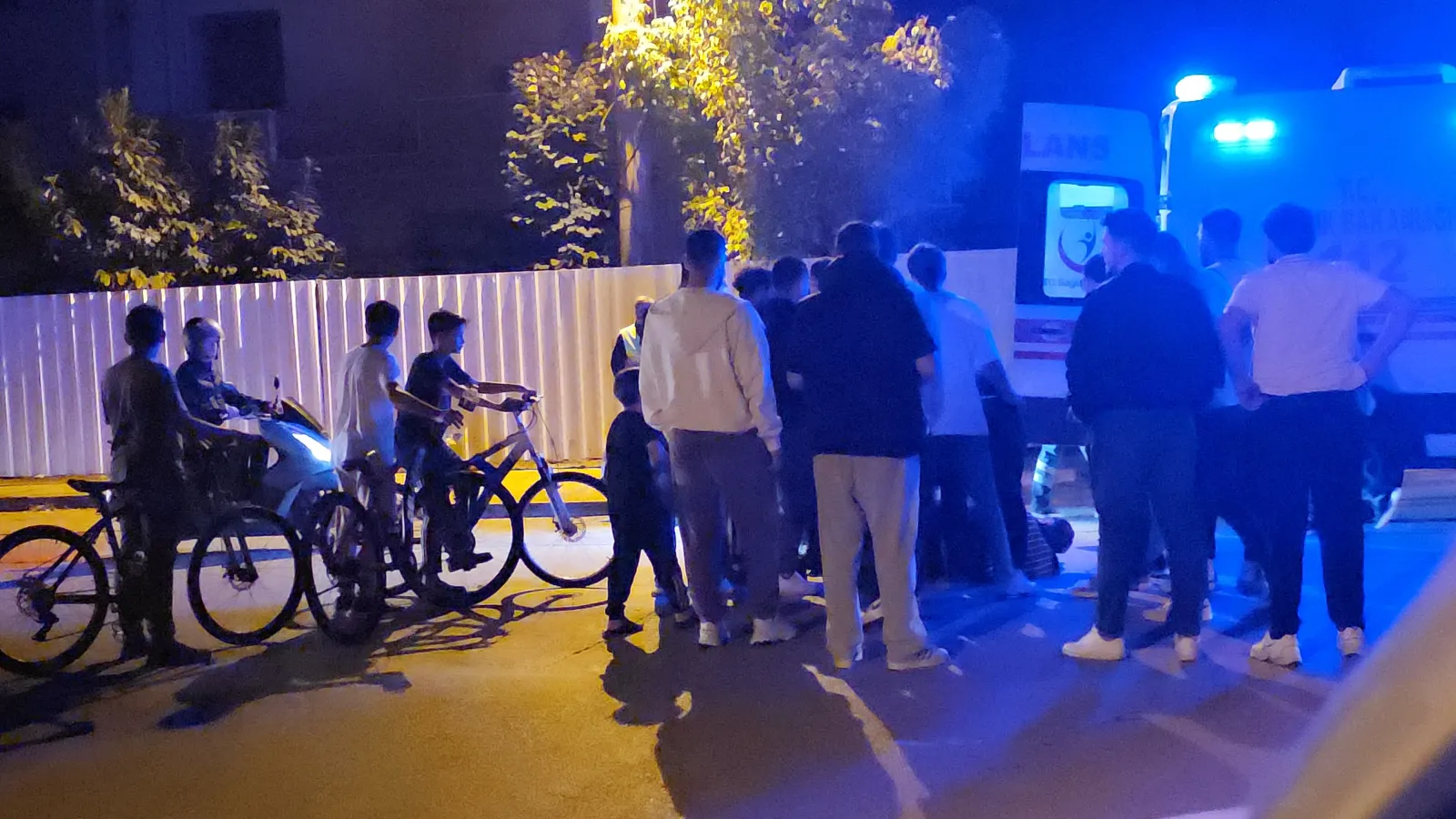 Otomobil ile Şarjlı Bisiklet Çarpıştı
