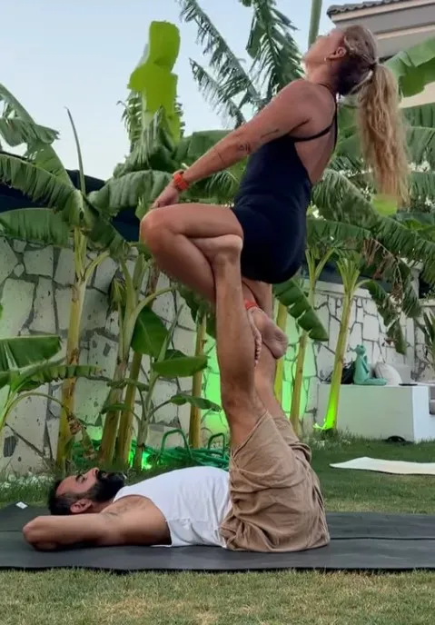 Pınar Altuğ’dan yoga paylaşımı eleştirilerine yanıt geldi