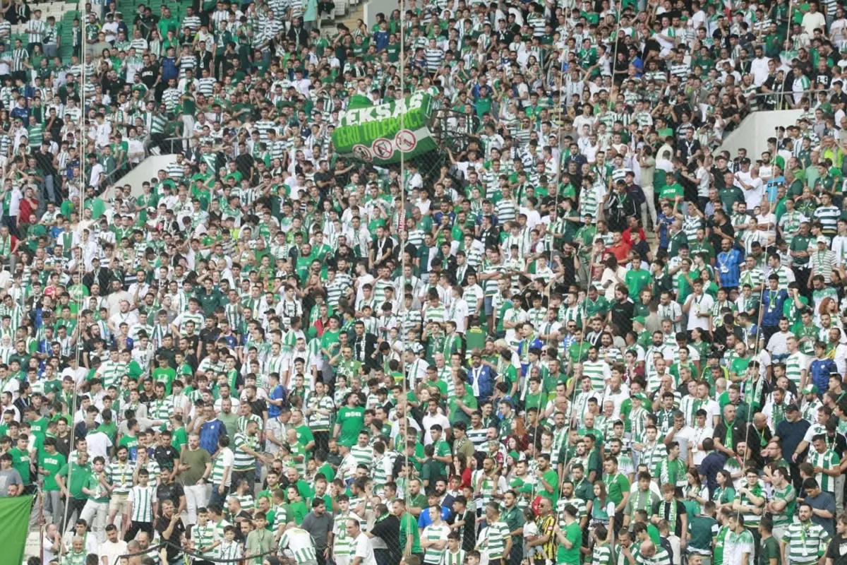 Bursaspor Fenerbahçe ve Beşiktaş'ı solladı