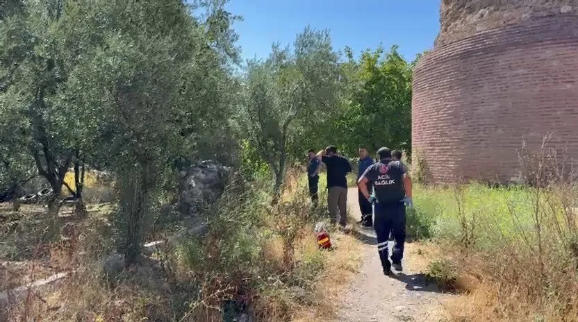 Tarihi surların altında erkek cesedi bulundu