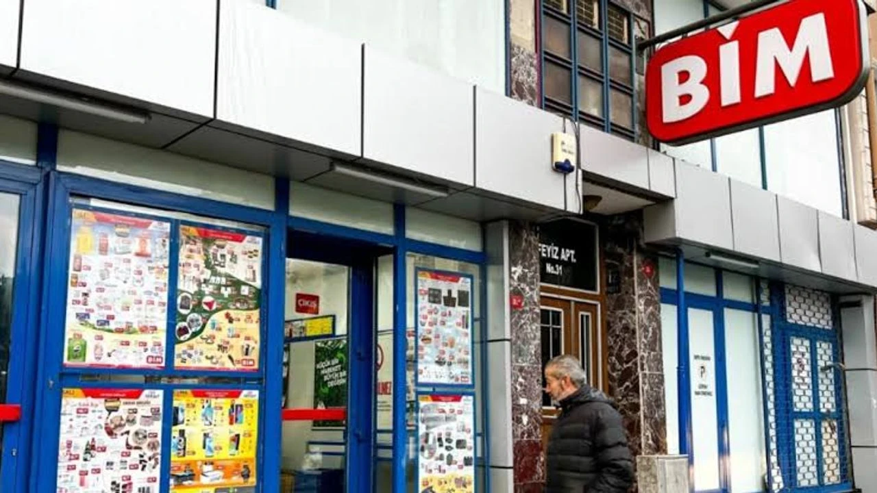 İnegöl'de BİM Şubelerinde var 9500 TL'ye ankastre set