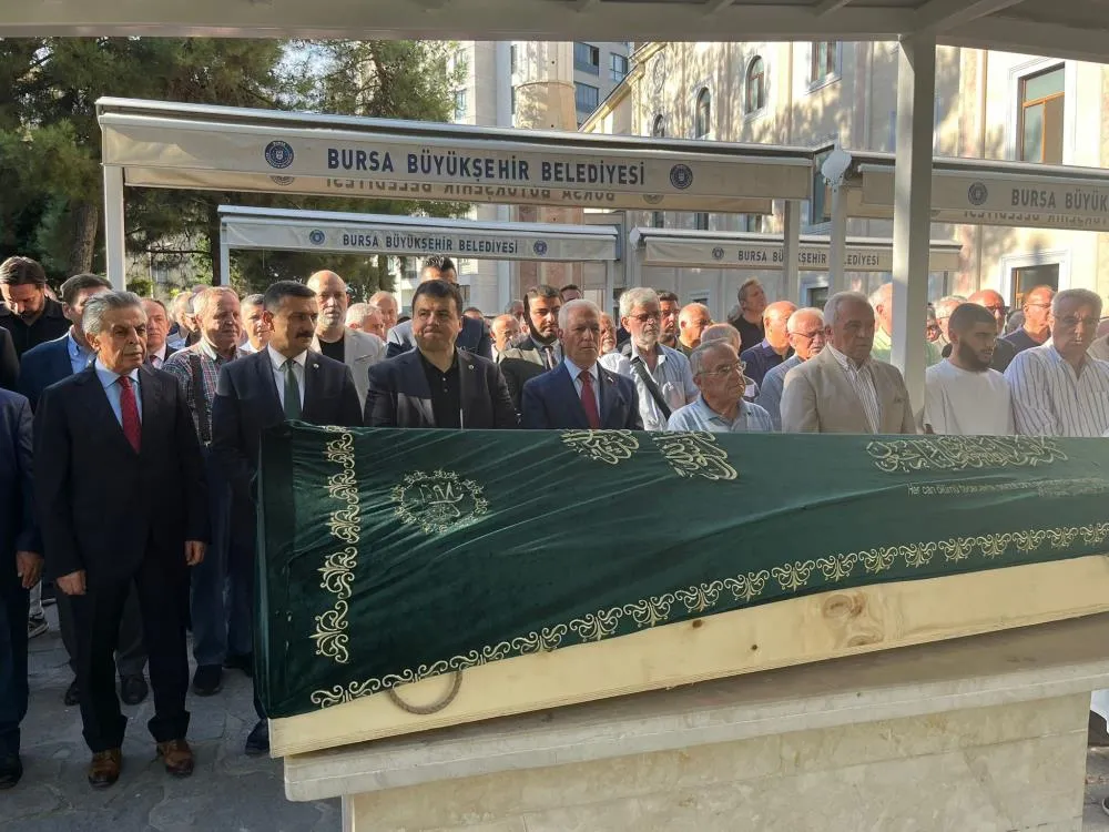 Duayen gazeteci son yolculuğuna uğurlandı!