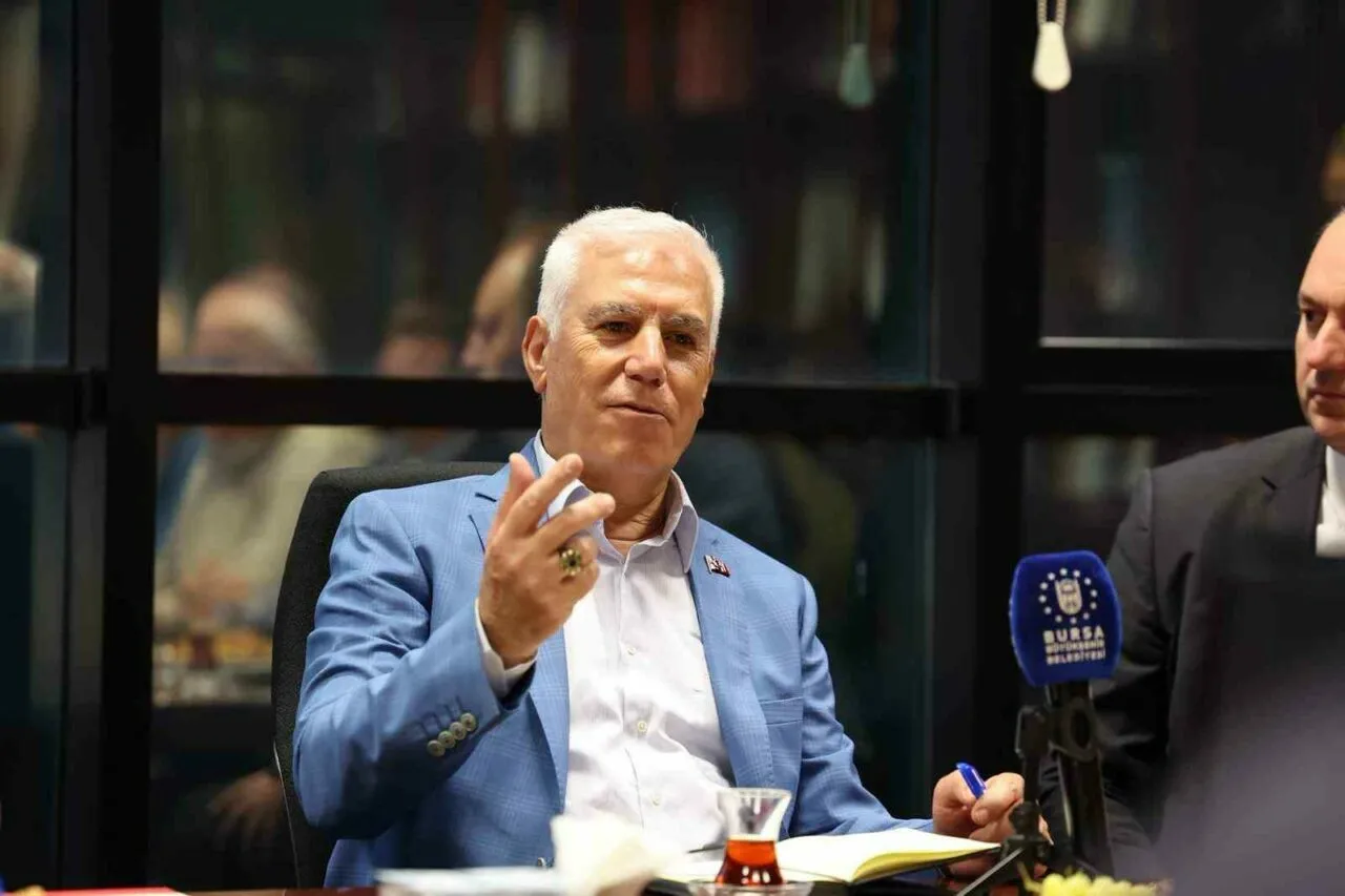 AK Parti’ye geçiş iddialarıyla ilgili Bozbey’den net çıkış