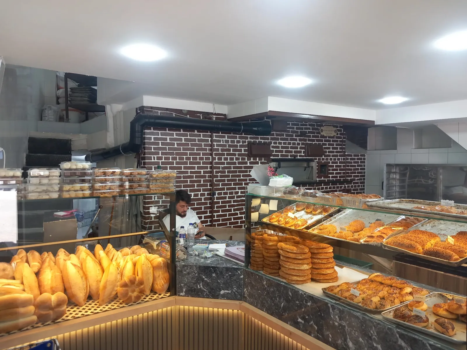 Oylat fırını yeni yüzüyle hizmete girdi