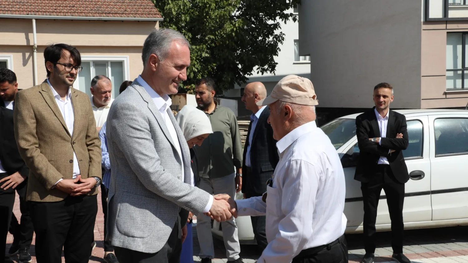 Ertuğrulgazi Mahallesi yeni otoparkına kavuştu