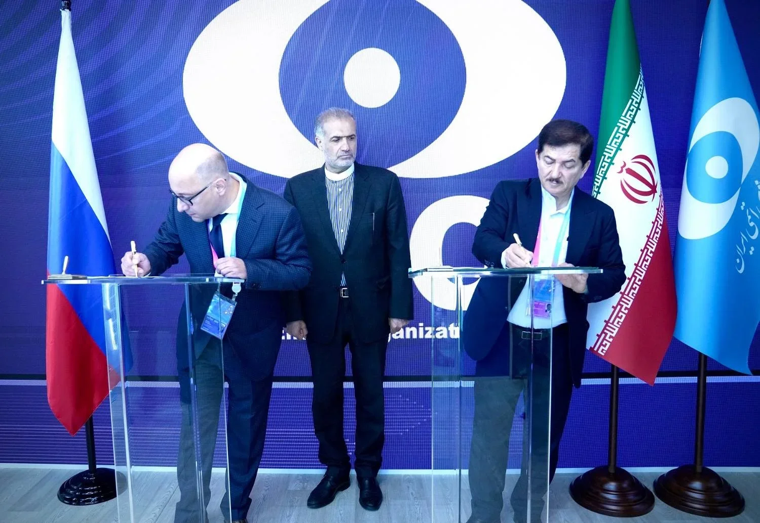 İran ve Rusya, 25 Milyar Dolarlık Nükleer Santral Anlaşması İmzaladı