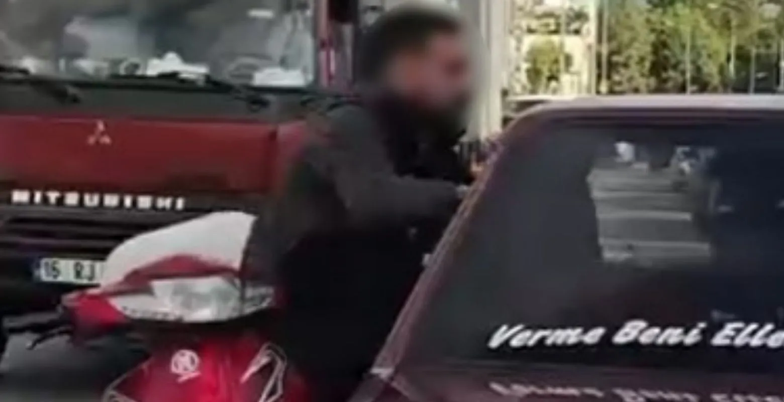 Tartıştığı sürücünün aracının içine atladı!