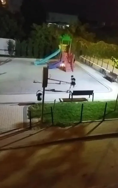 Çocuklar oyun parkını böyle yaktı!