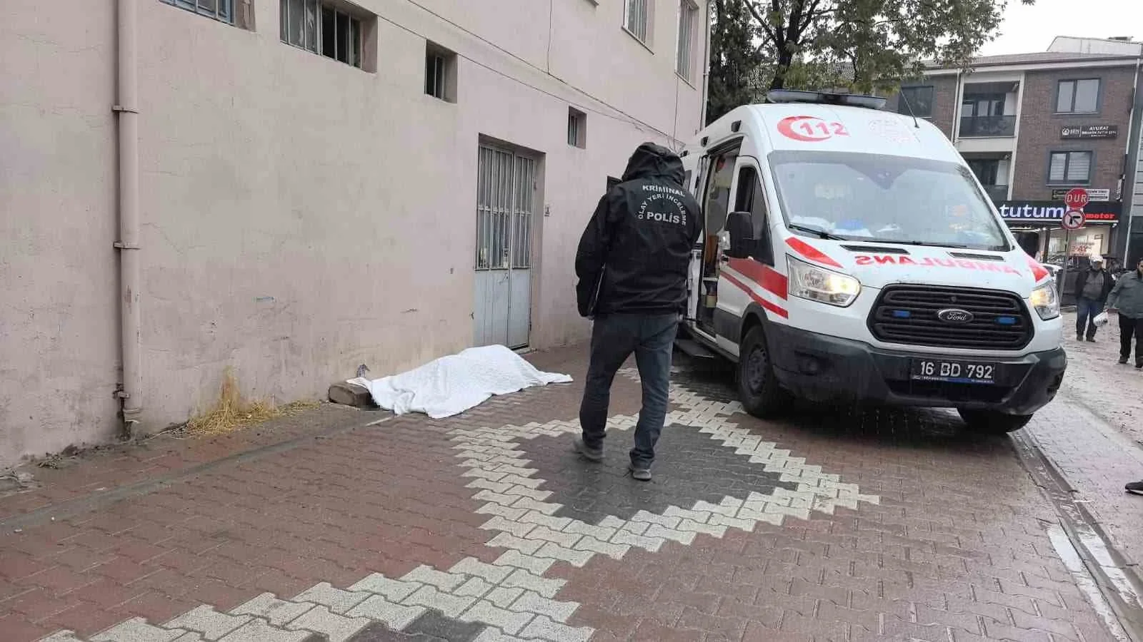 İnegöl'de acı olay! Yaşlı adam sokakta ölü bulundu