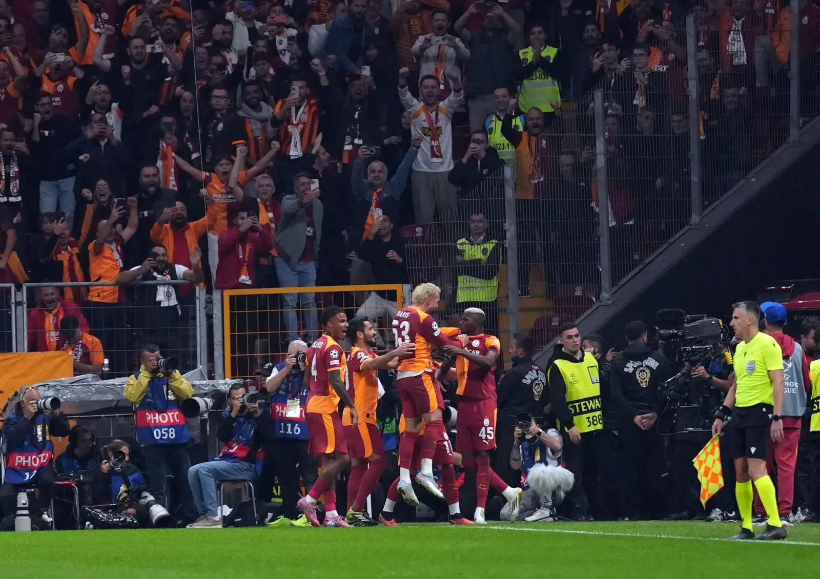 Galatasaray, Liverpool'u yenerek tarih yazdı
