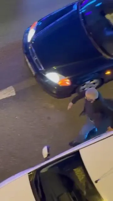 Alkolün etkisiyle kendini trafik polisi zannetti: Trafiği birbirine kattı